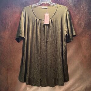 Womens plus size Olive Green blouse is size 4X brand Maner NWT